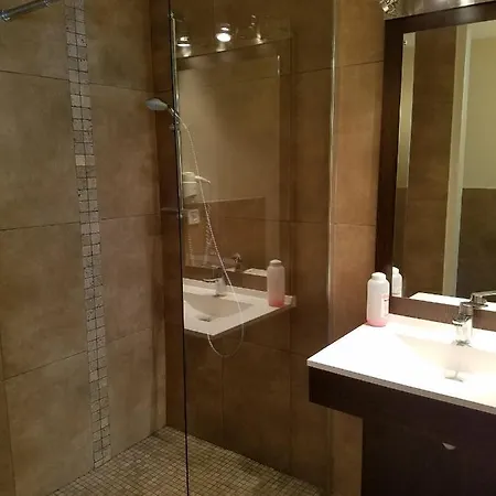 L'oustaou فندق مبيت وإفطار 3*